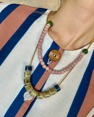 Collar cerámica bolitas pink