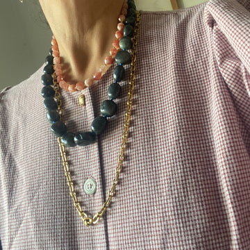 Collar Agatha rosa cuadrado