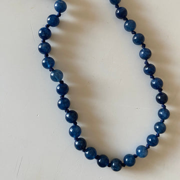 Collar Agatha azul bolitas