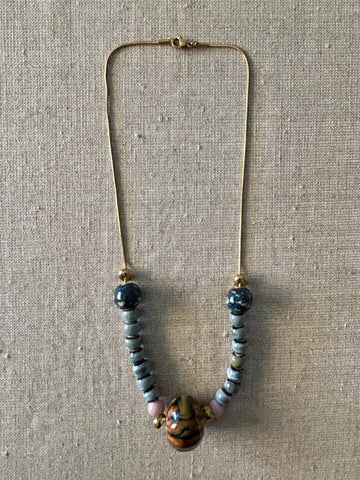 Collar cerámica castaña