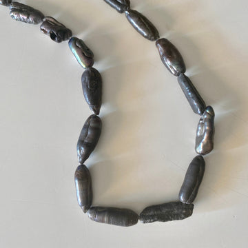 Collar perla Gris